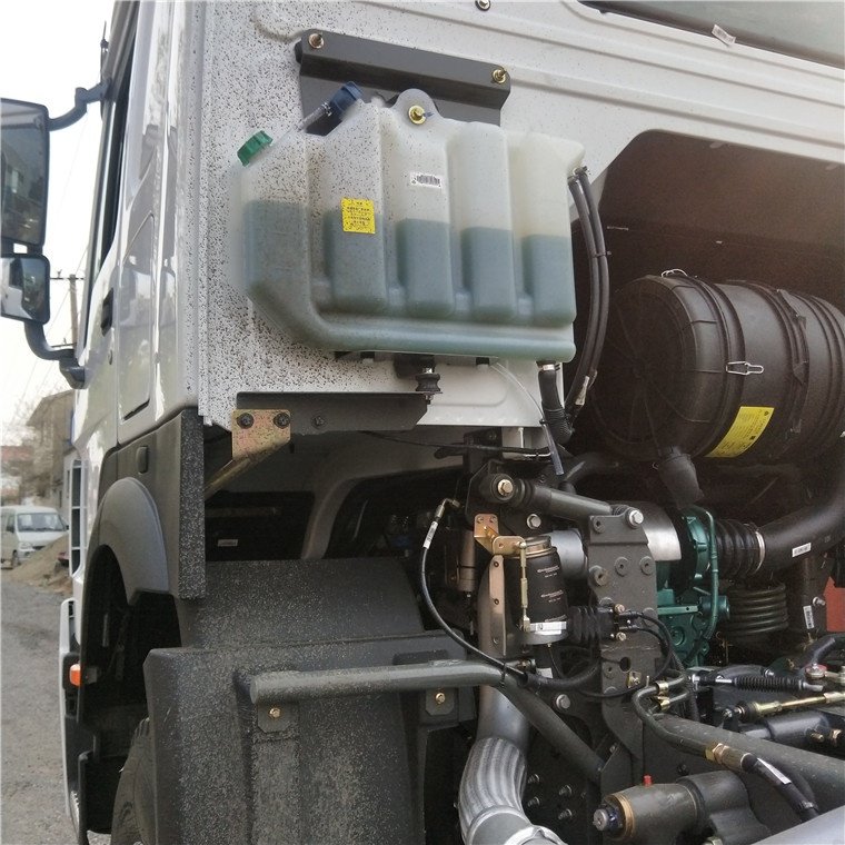 重汽斯太尔王336马力金王子豪沃a380豪卡膨胀水箱副保险杠原厂配