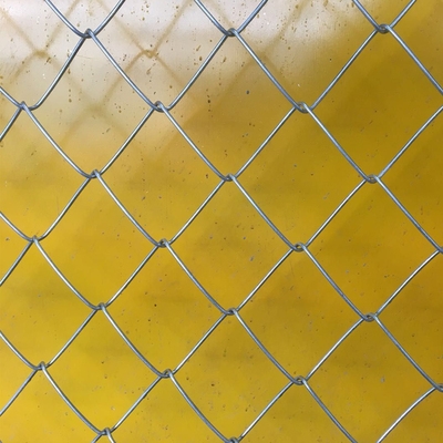 热镀锌勾花网铁丝网果园农场防护网菱形围栏球场围栏网隔离护栏.