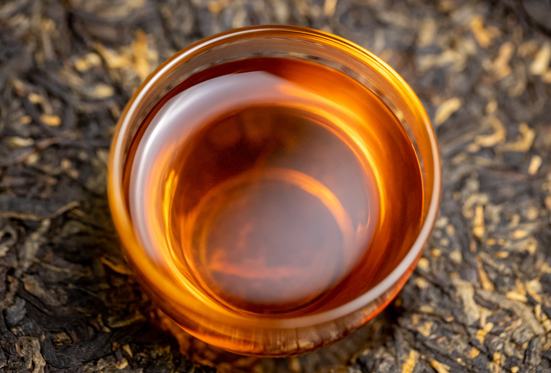 云南邦东古树红茶茶饼357g普洱茶元旦春节礼品普洱