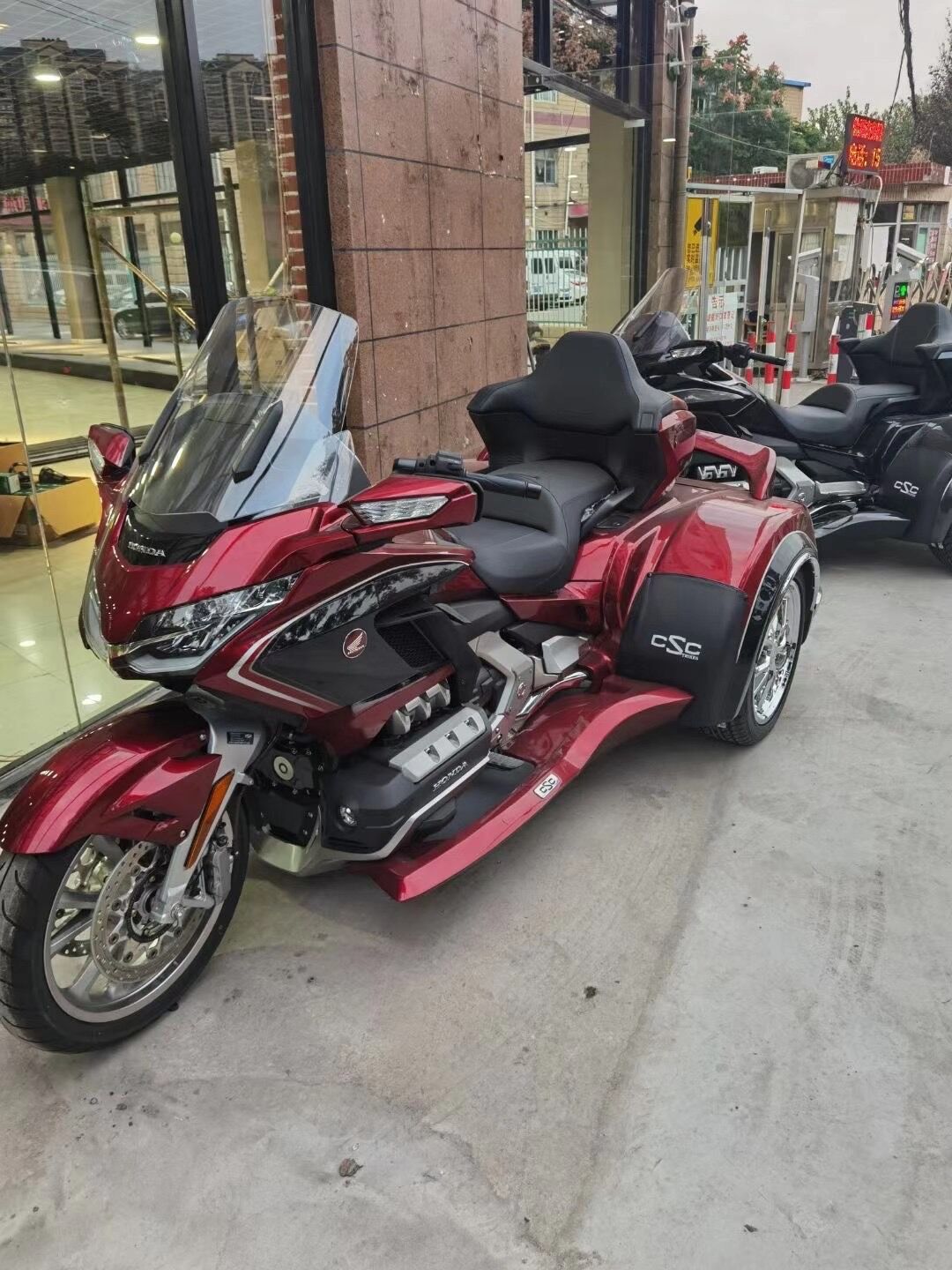 进口本田金翼1800正三轮250cc大船绵羊旅行巡航踏板摩托车可上牌