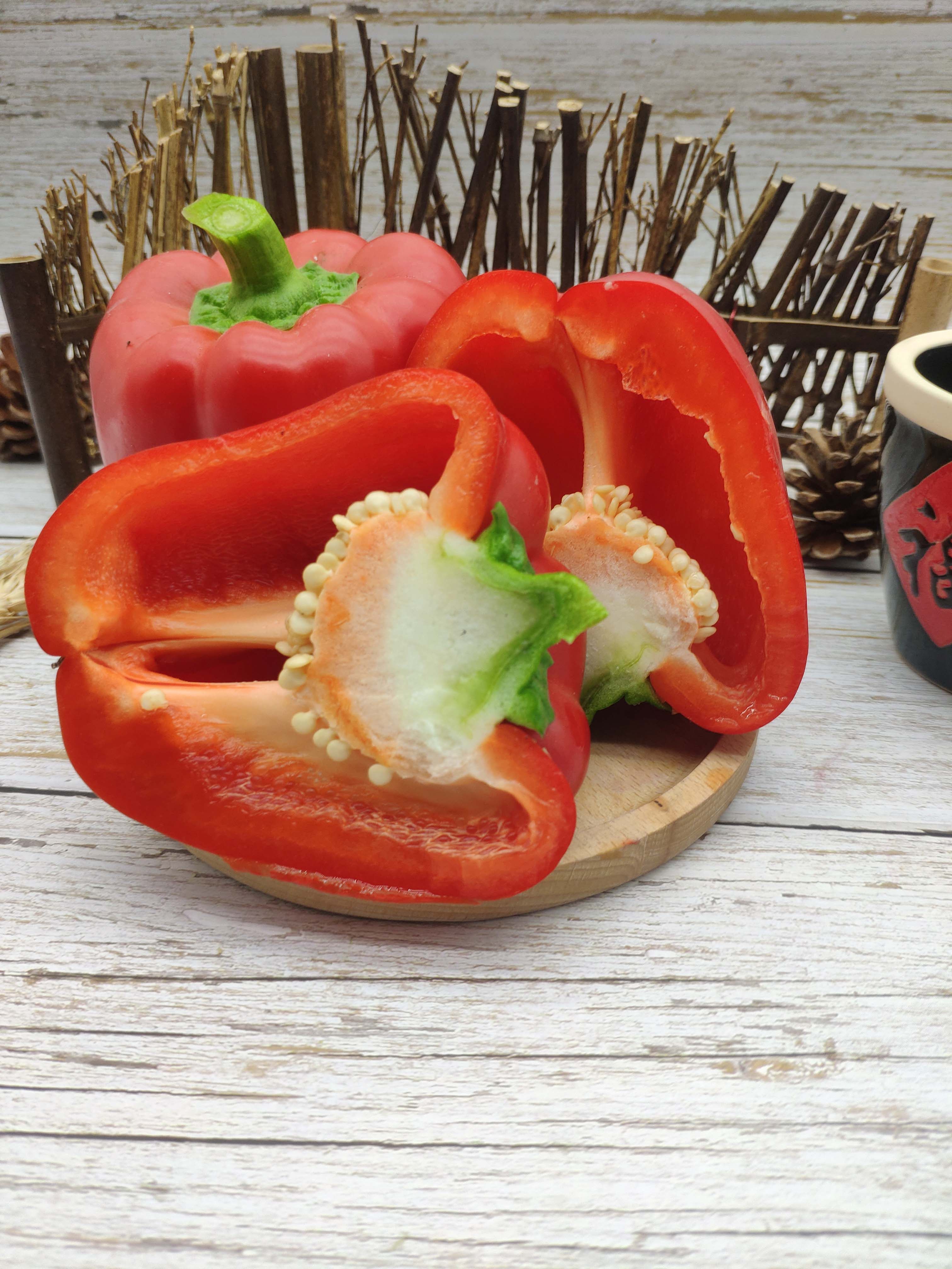 红椒新鲜红鲜红彩椒太空椒西椒灯笼柿子沙拉红圆辣椒