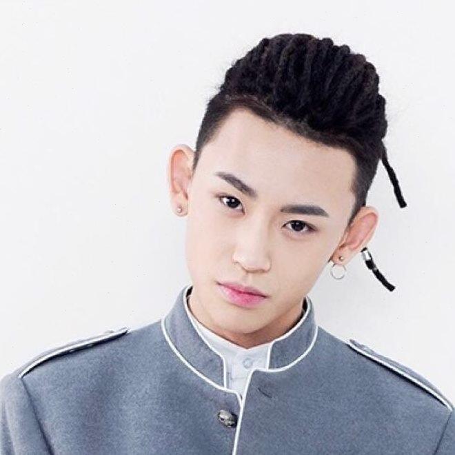 偶像练习生小鬼同款耳钉耳圈王琳凯钛圆环嘻哈耳钉