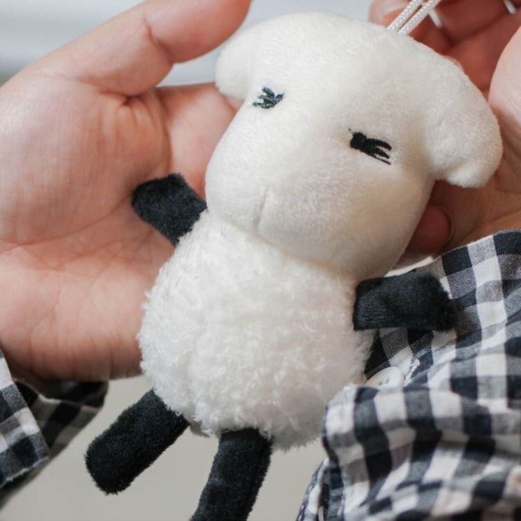 易烊千玺饰品一只羊学生毛绒公仔玩偶礼物书包发饰