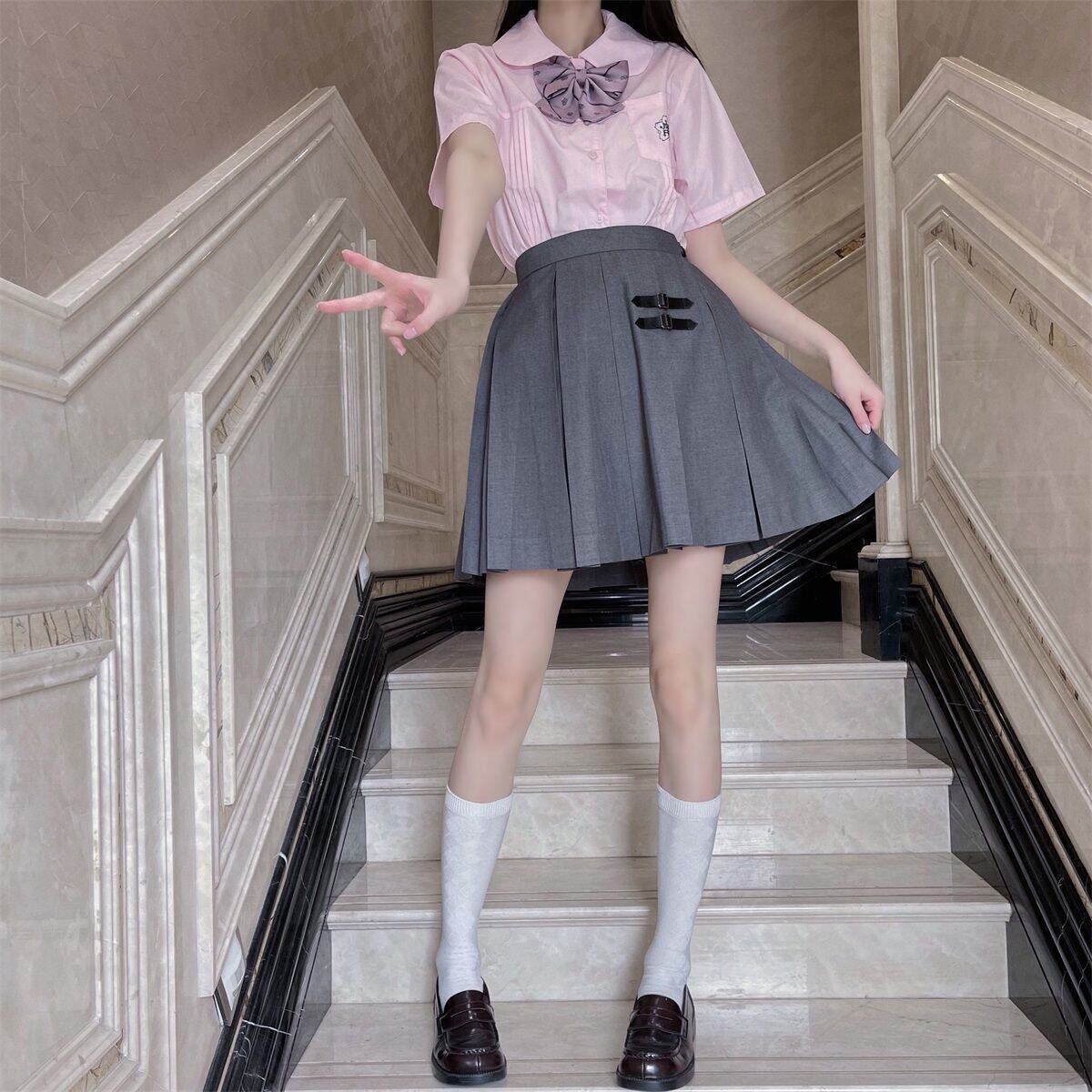 优品学生皮扣短裙纯色半身褶中10箱基础制服学生校服