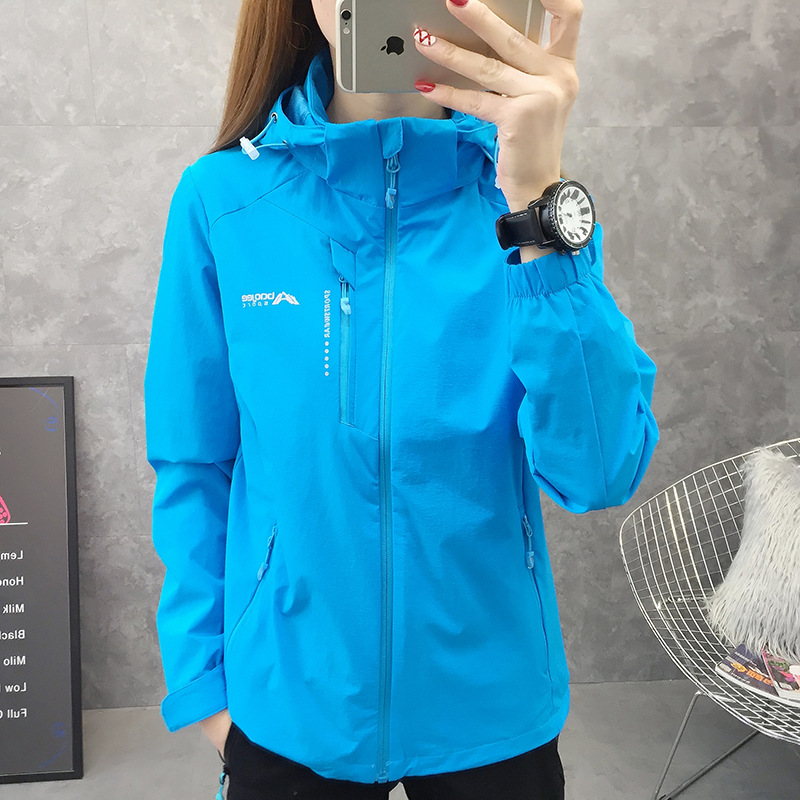 春秋户外品牌双层女冲锋衣防水防风软壳男透气登山服情侣弹力外套