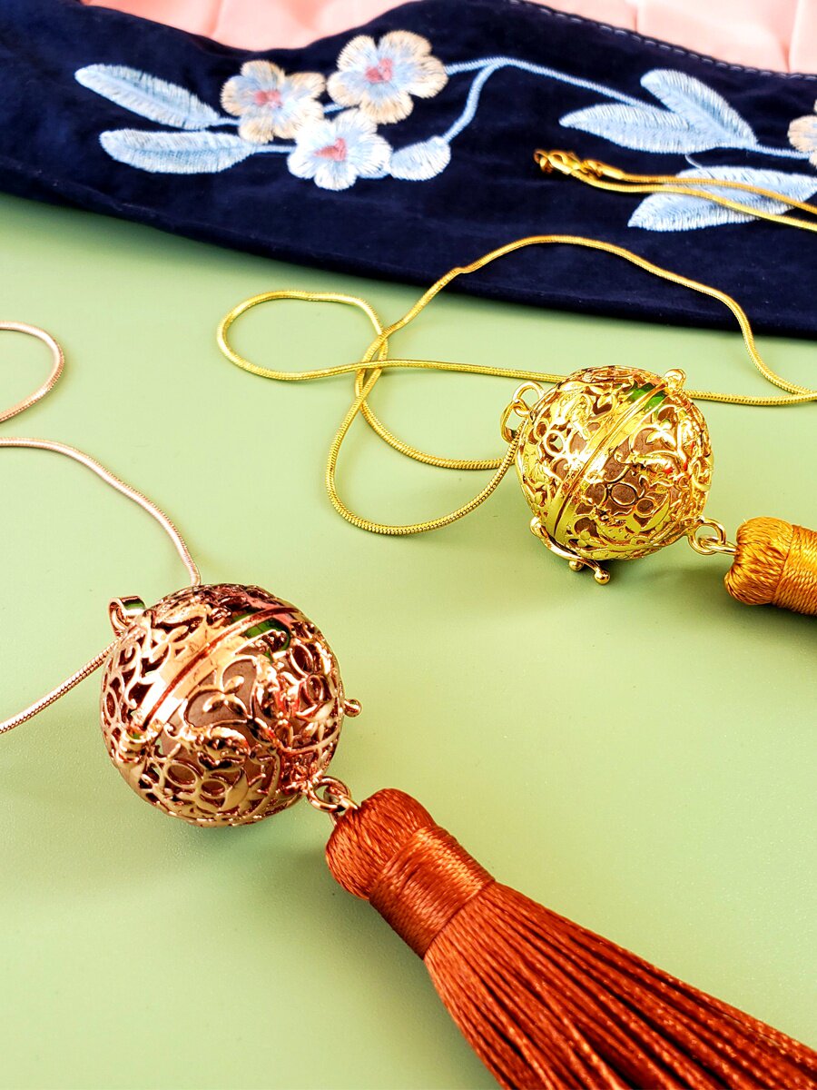 西安文创纪念品葡萄花鸟镂空香囊球形挂件小巧创意礼品