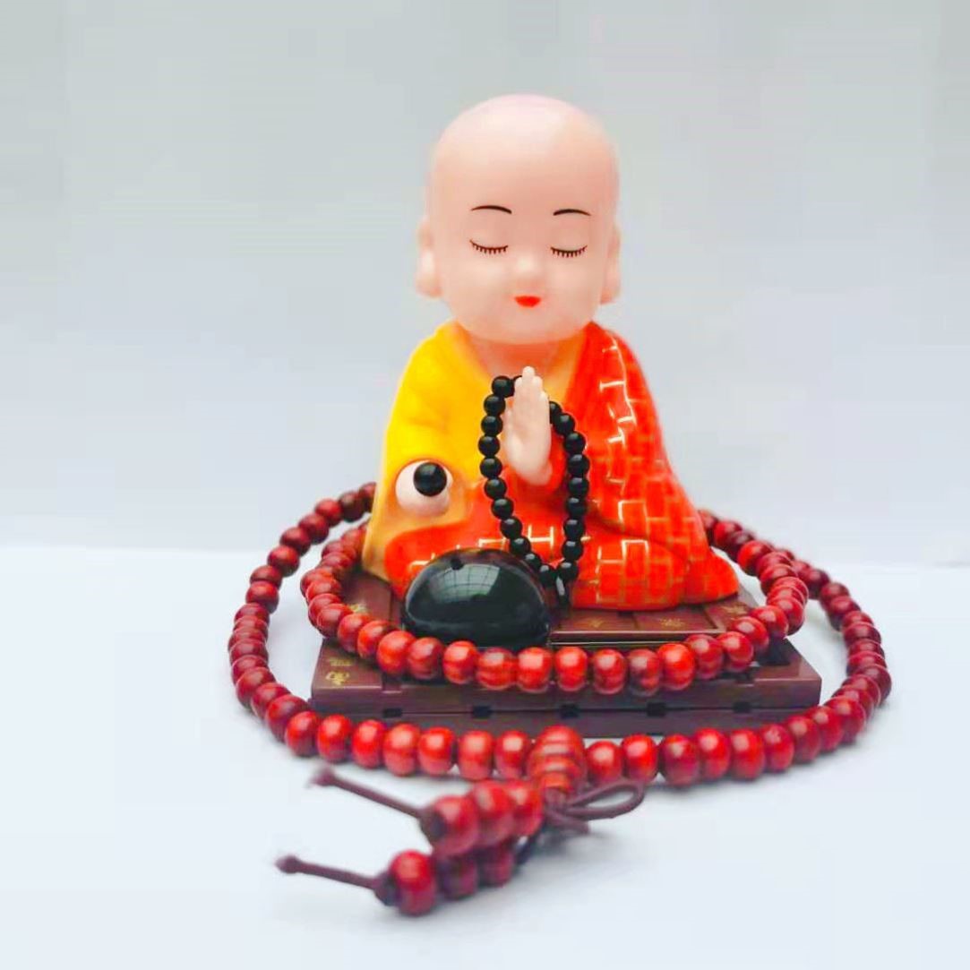 小和尚件卡通红静心心香水汽车系太阳能摆汽车用摆件