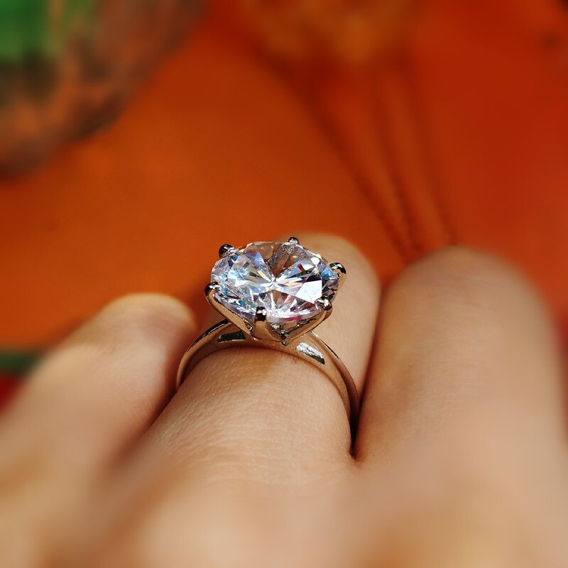 爆闪超大6克拉六爪高托戒指仿真钻戒新娘结婚戒指