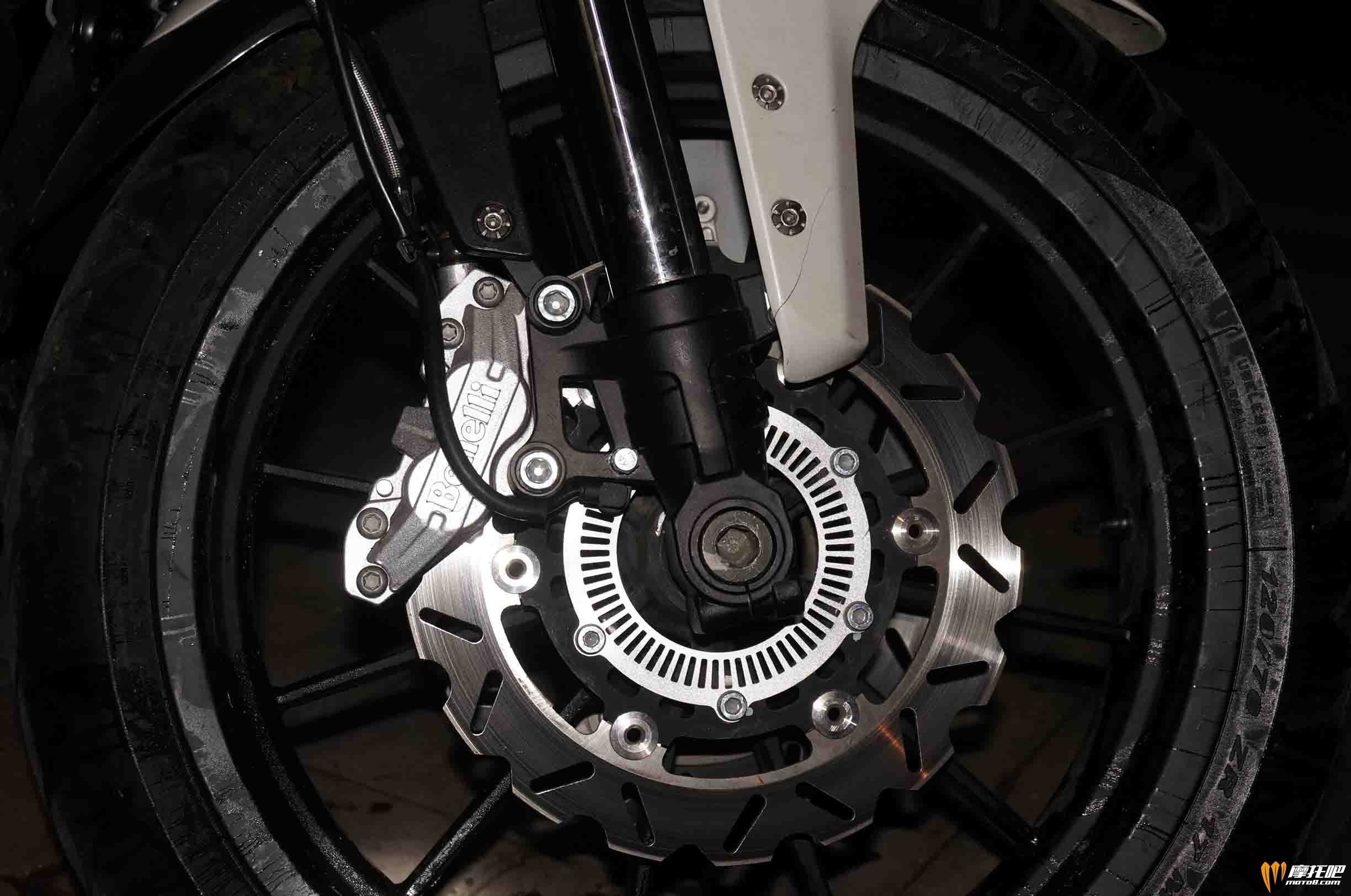 刹车摩托车改装电动车碟刹下泵碟abs侧滑防抱制动刹车片