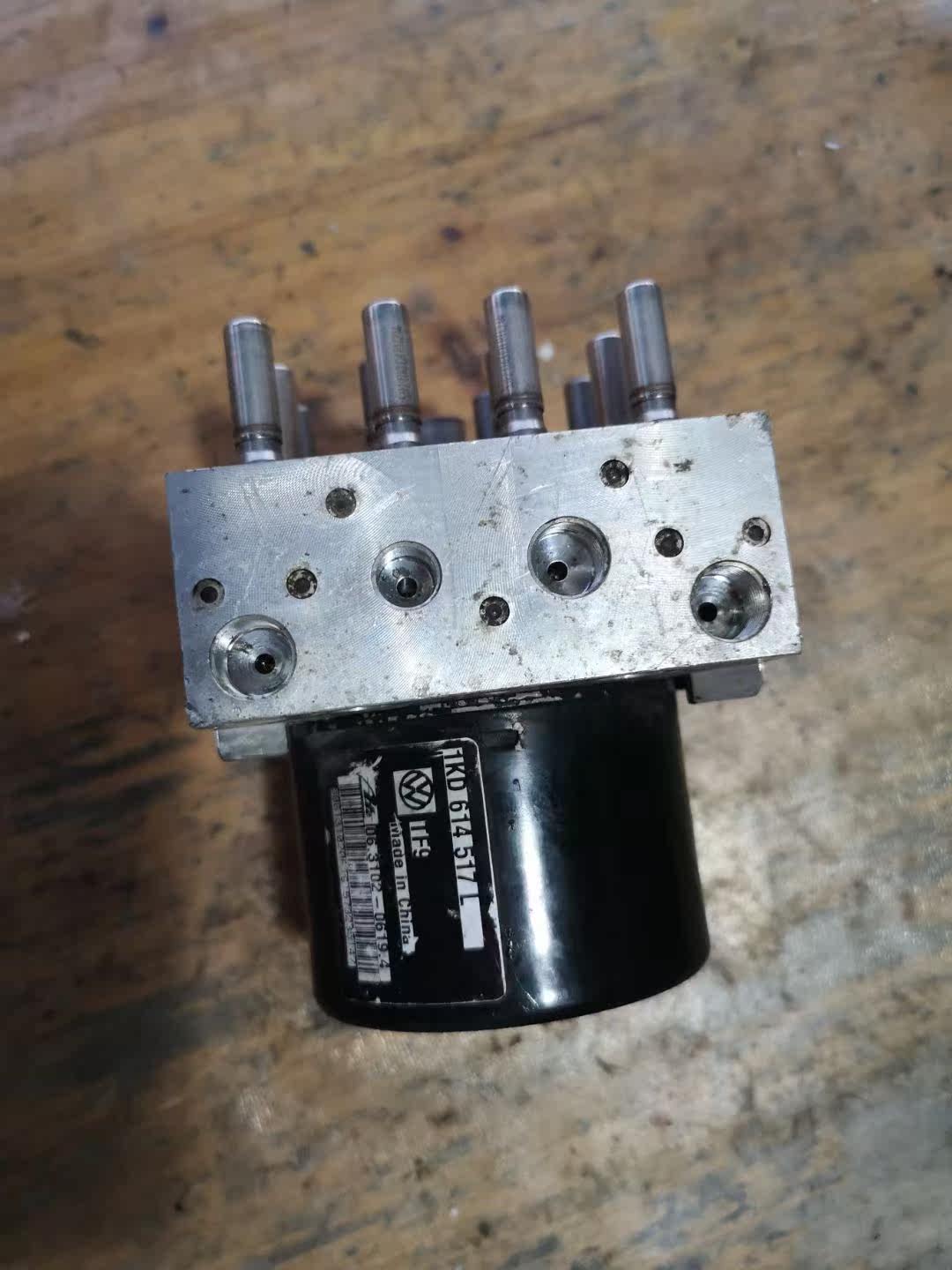 abs适用于宝马x1x3x5x653073074075076刹车总成刹车泵abs