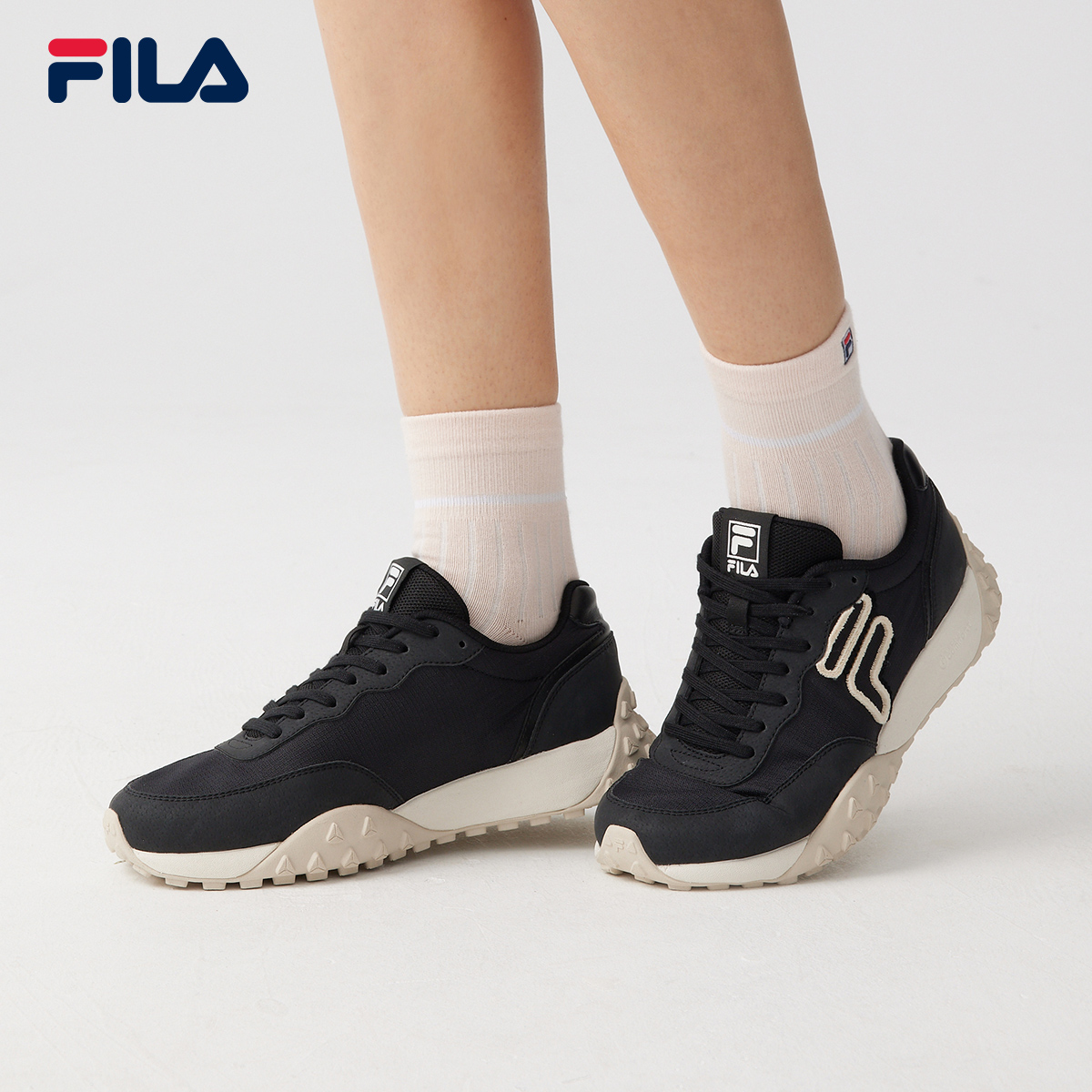 fila斐乐官方女鞋2021秋冬新款运动鞋休闲时尚小白鞋跑步鞋