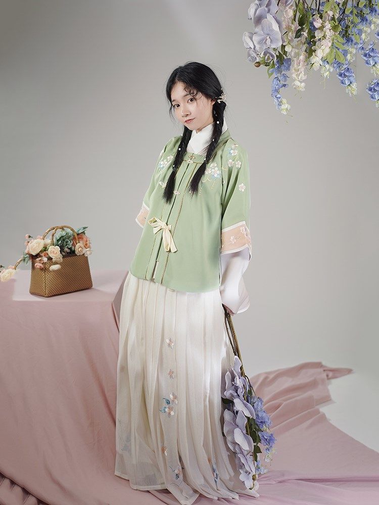 桔屿原创汉服女雪梅明制对襟短衫方领半袖齐腰褶汉服