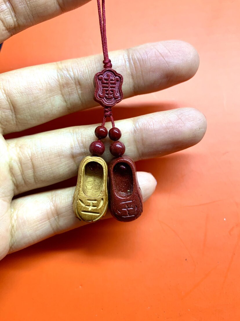 原矿朱砂手机转运挂件紫金桃木踩小人吊坠本命年其它首饰