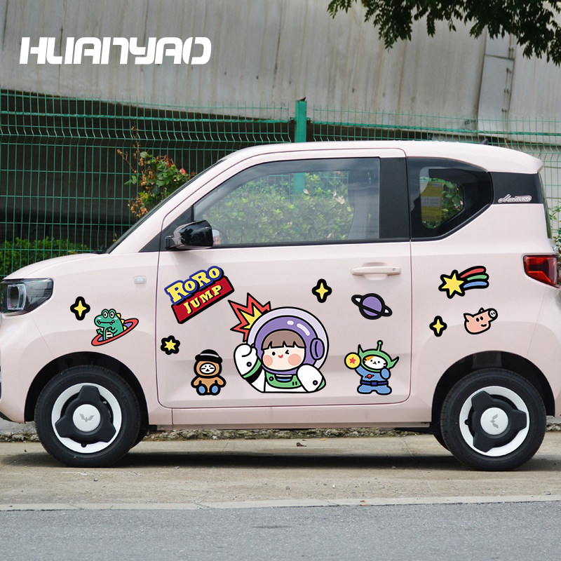 适用于五菱宏光miniev可爱卡通小女孩遮挡盖划痕汽车电动车贴纸