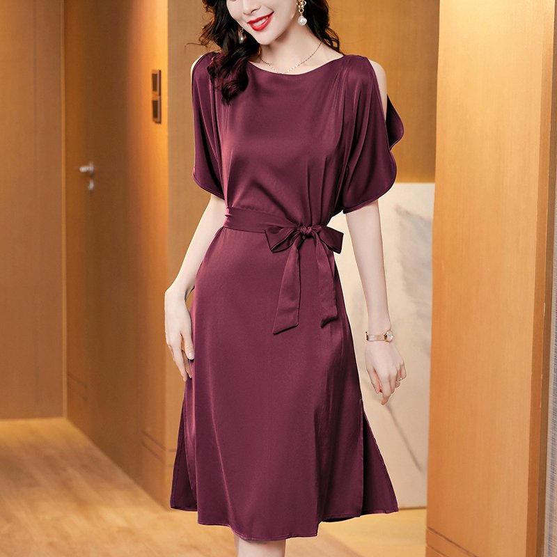 三醋酸面料连衣裙女夏洋气高端收腰显瘦气质年轻妈妈露肩缎面裙子