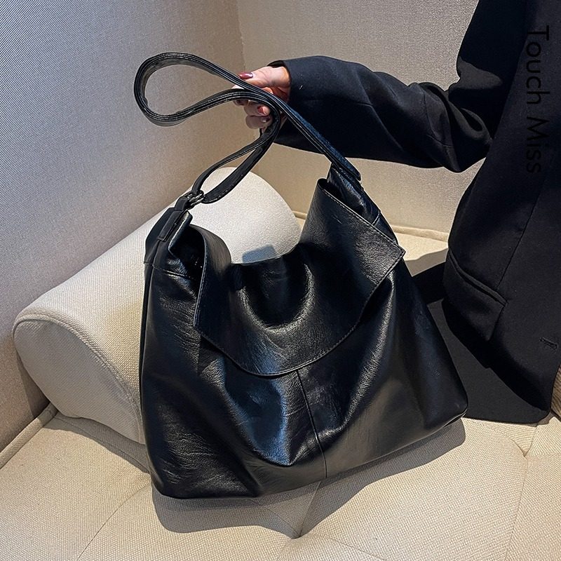 touchmiss包包女大容量2022新款秋冬黑色软皮通勤女包通用款女包