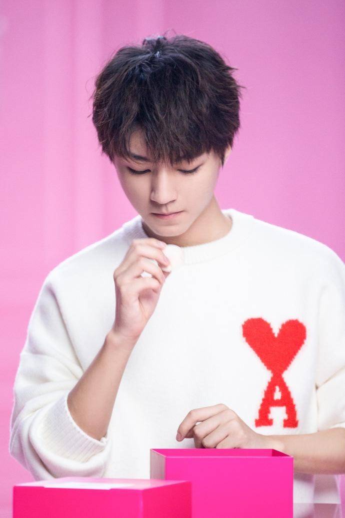 易烊千玺同款王俊凯陈立农毛衣针织衫爱心情侣毛衣