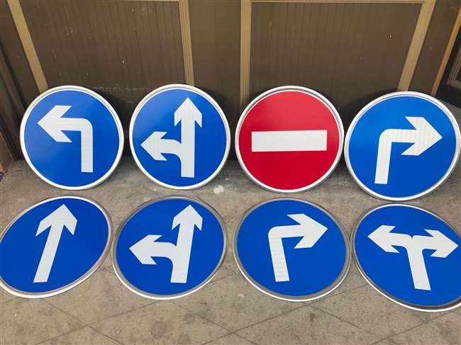 指示牌出入口停车场地下定制导向引导牌牌箭头车库安全标志