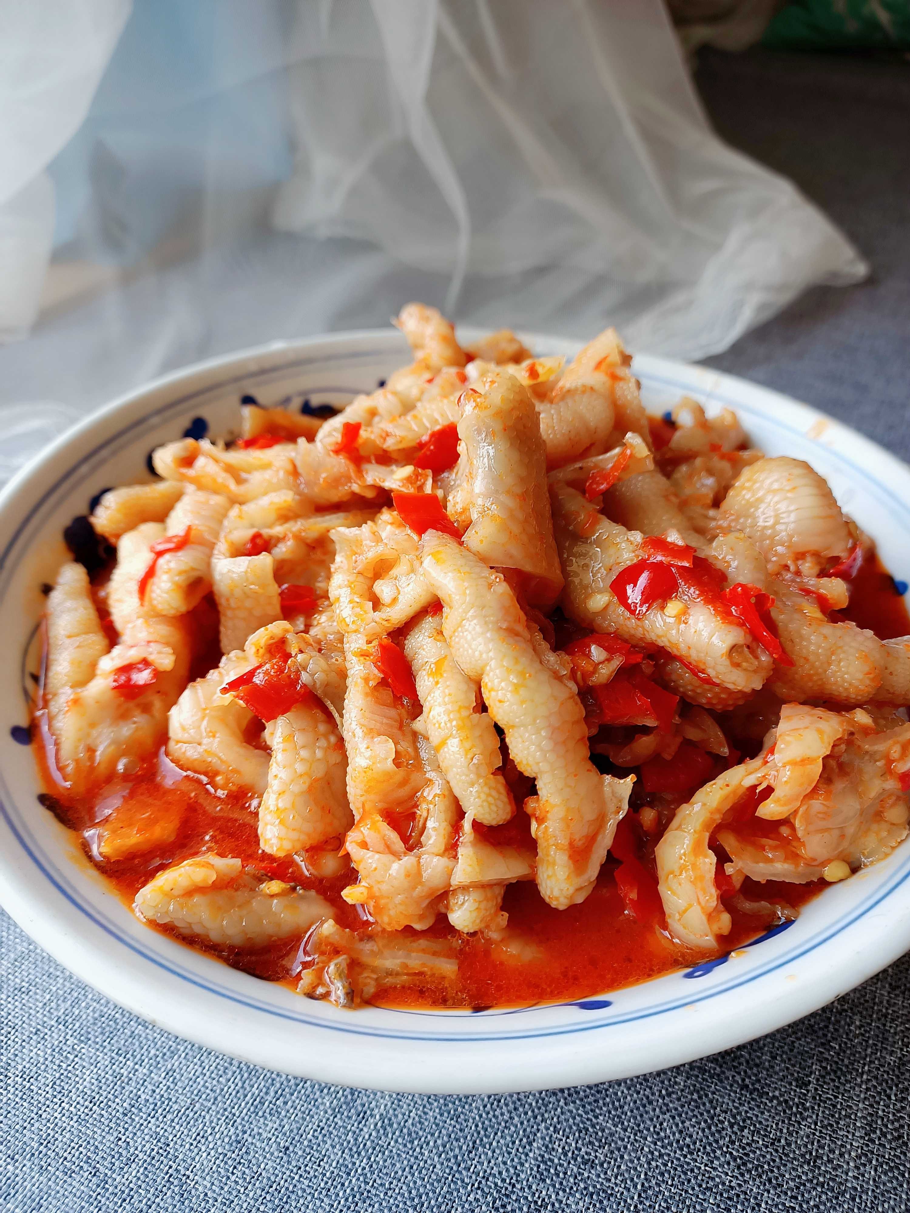 初味刘刘无骨鸡爪网红同款酸辣去骨凤爪含汤鸡肉零食