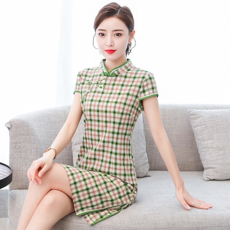 刺绣格子改良旗袍2021新款中国风复古气质修身显瘦妈妈装连衣裙子