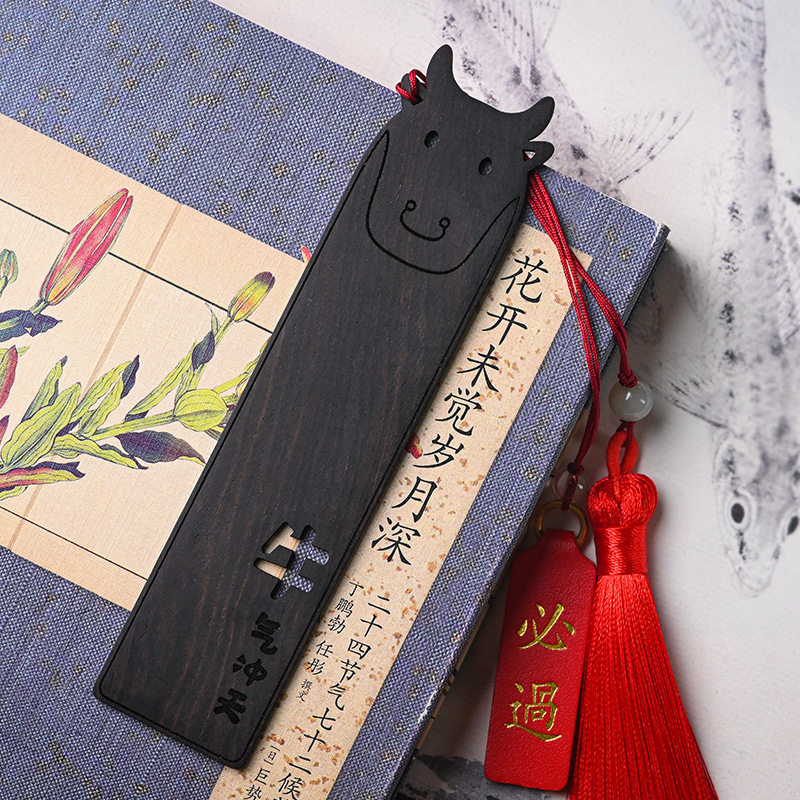 逢考必过创意礼品十二生肖中国国风檀木流苏书签木雕