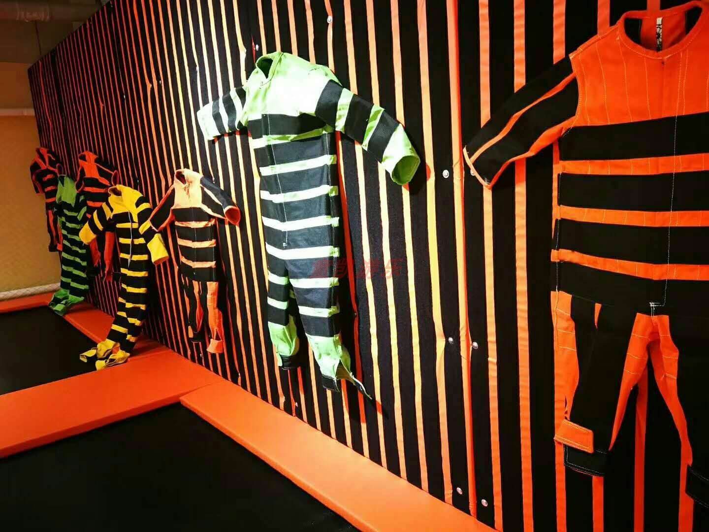 蹦床粘粘魔术弹跳趣味蜘蛛墙粘人墙游乐设备蹦床