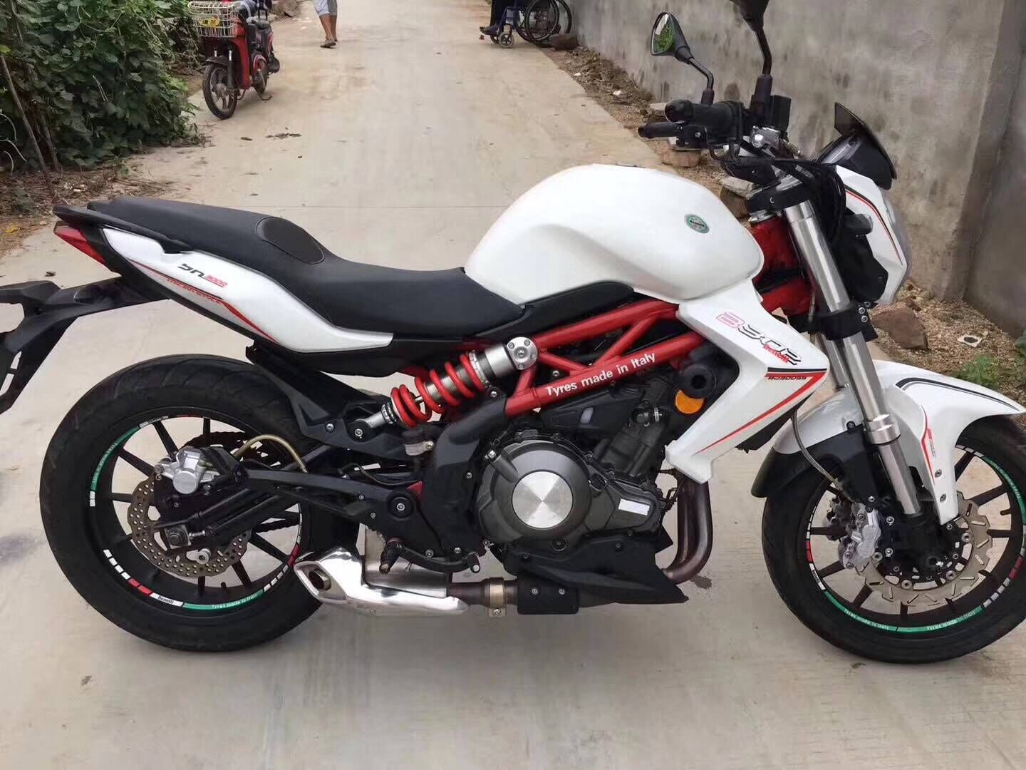 钱江跑车摩托车公路趴赛排量街车贝纳利四缸300600摩托车整车