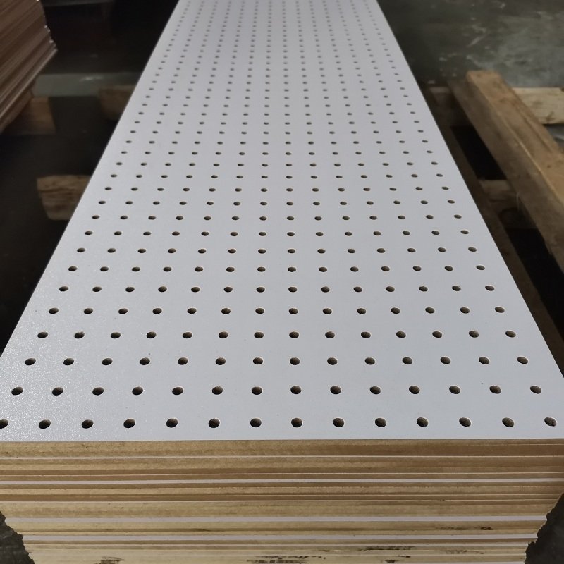 中纤多孔板挂定制三聚氰胺贴面颜色多样木板冲孔中密度板