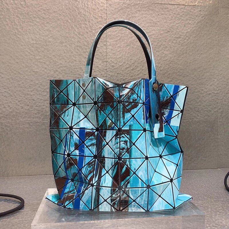 2021新款潮春夏季几何菱格单肩手提包日本包三宅六格镭射包包女