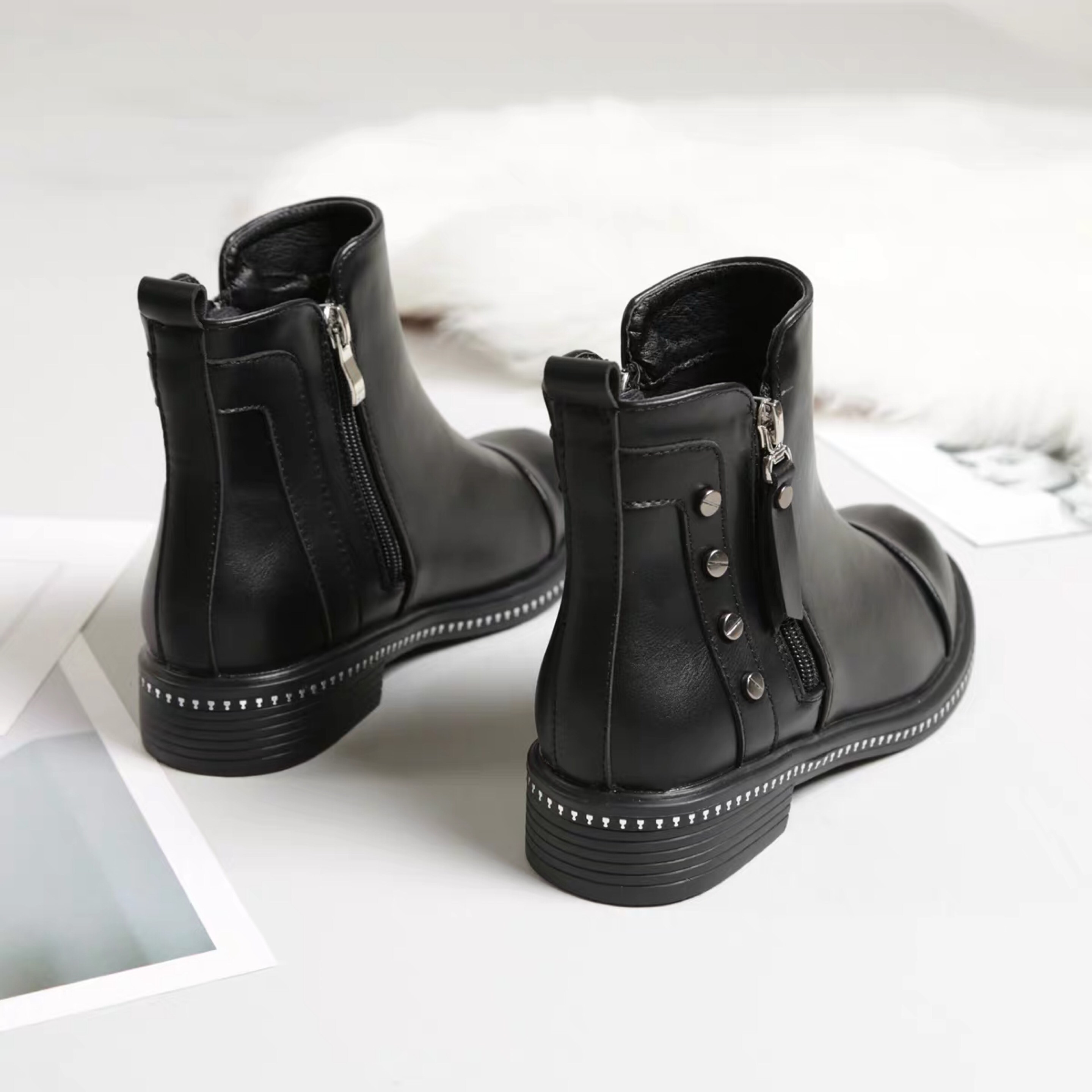 靴子短靴女2020新款秋冬季百搭平底加绒马丁靴英伦风大码女鞋4143