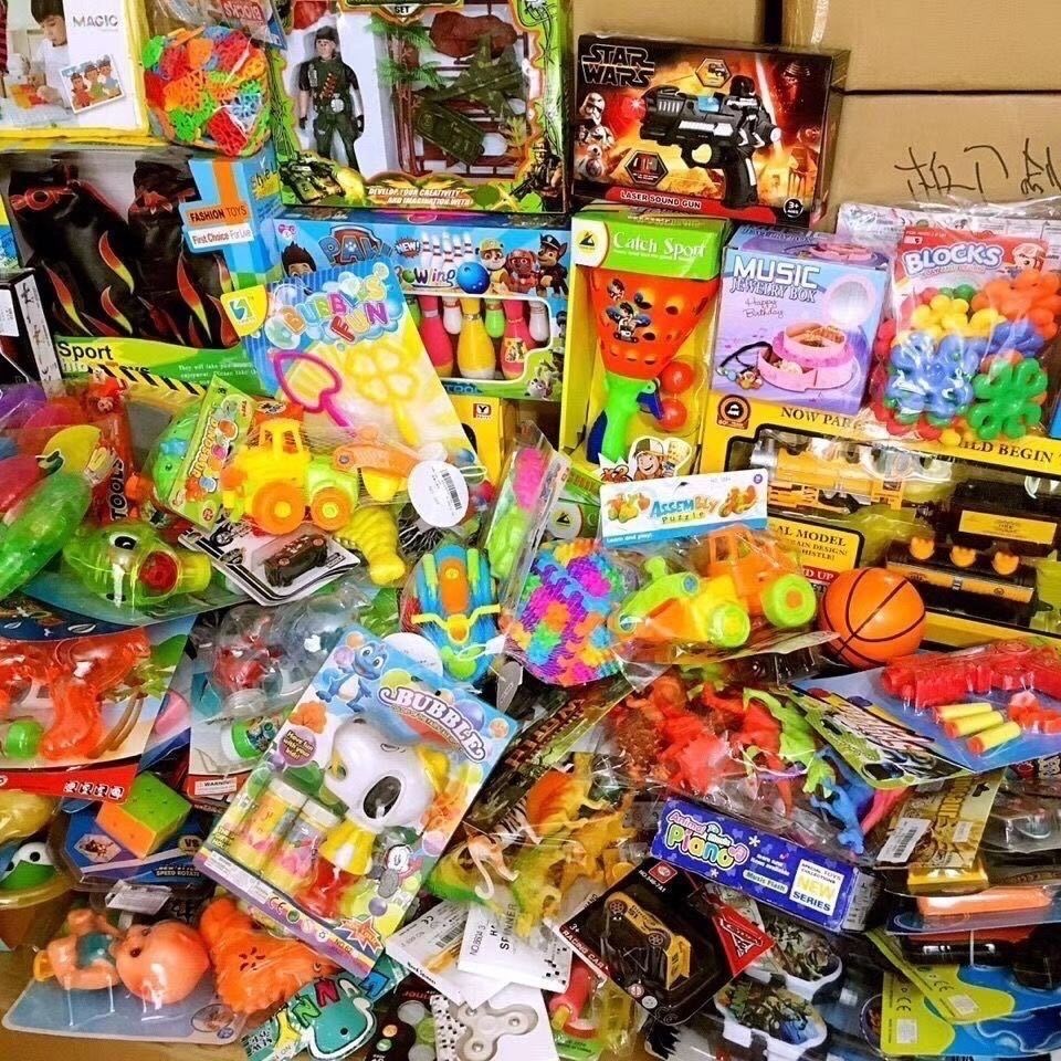 儿童跳蚤市场物品论斤卖的新年玩具摆地摊集市其它玩具