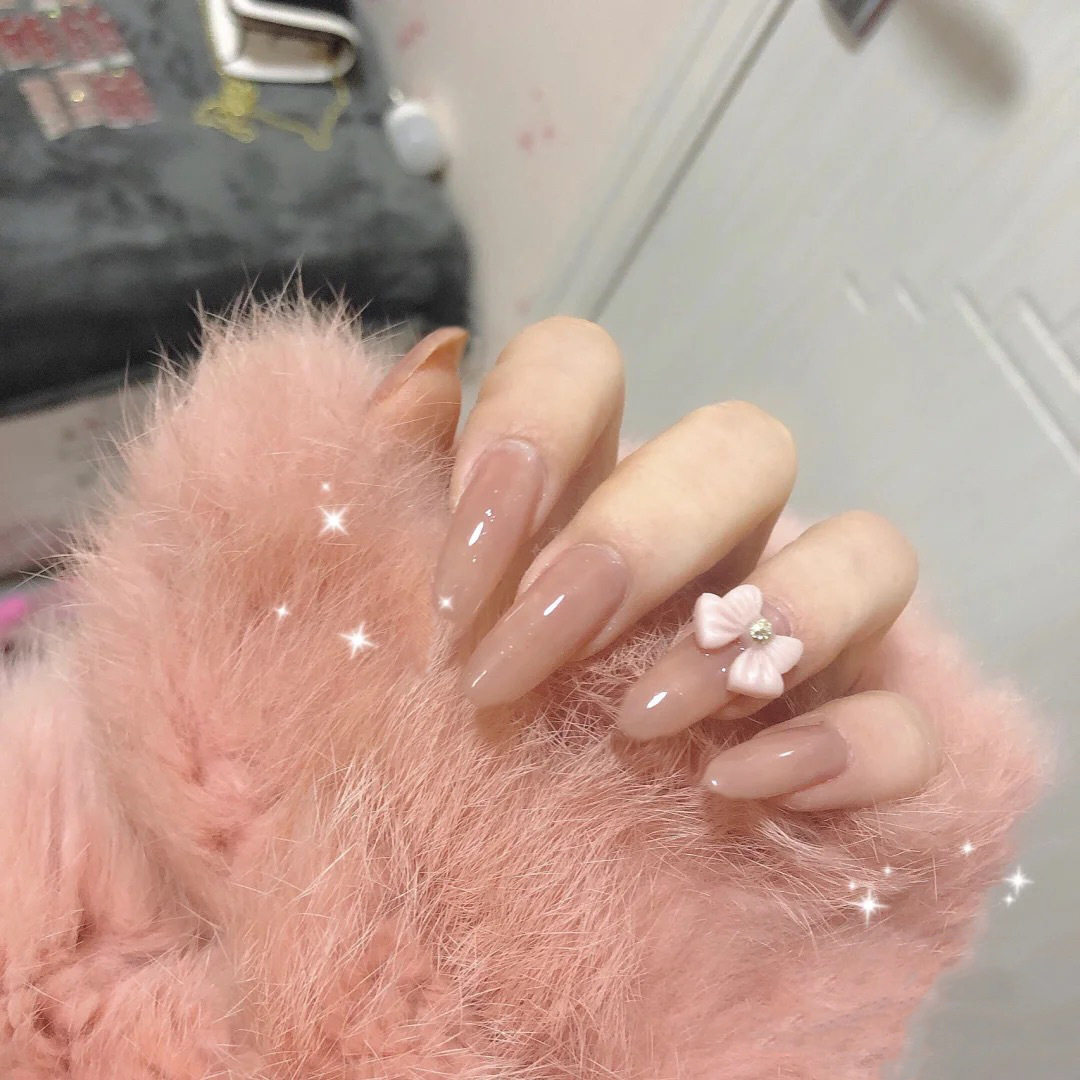 秋冬仙气浅粉蝴蝶结穿戴美甲中长圆头闪银裸色假指甲贴片