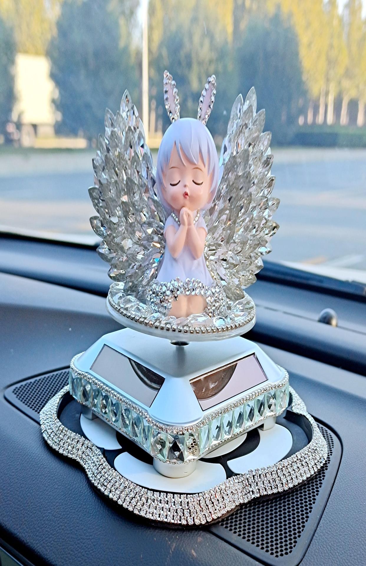 摆件汽车创意高档镶水晶钻安妮天使太阳能车内摆件