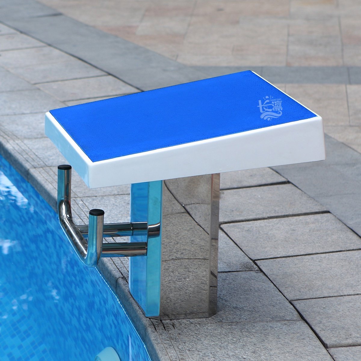 游泳池出发竞赛比赛起跳跳台优质设备符合国际标准泳池设备