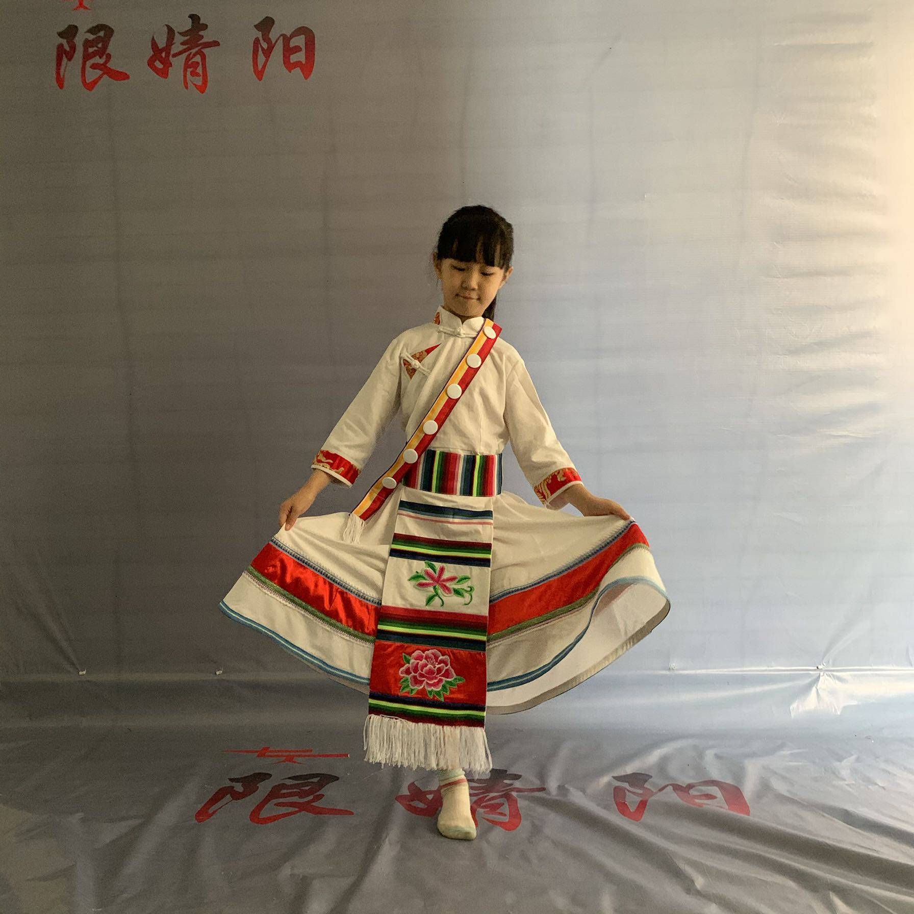 傈僳族鑫佳民族表演个民族舞蹈演出长款白色套装民族服装