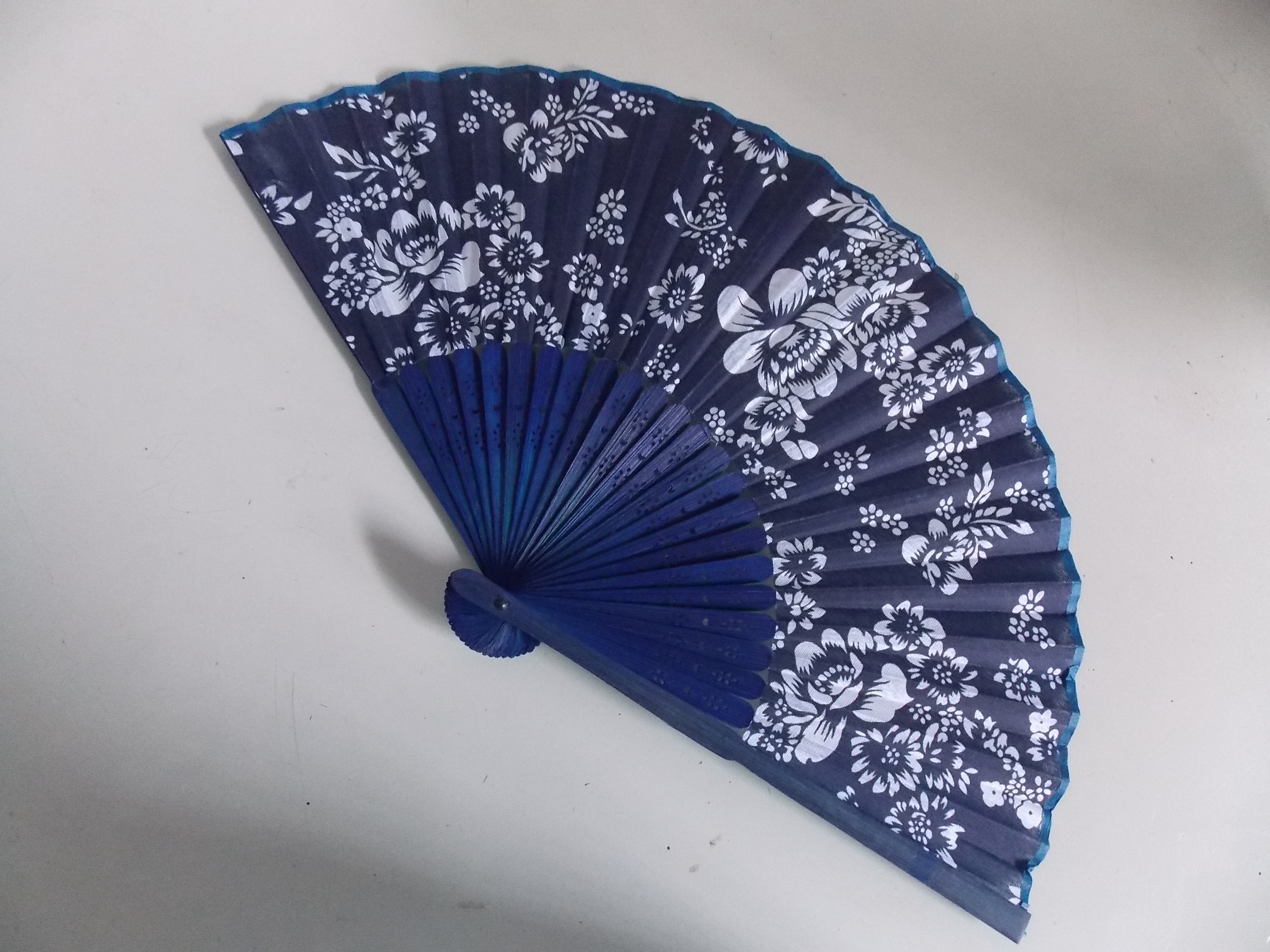 蓝印花布古典中国风工艺扇蝴蝶梅花民族舞折扇表演跳舞扇装饰收藏