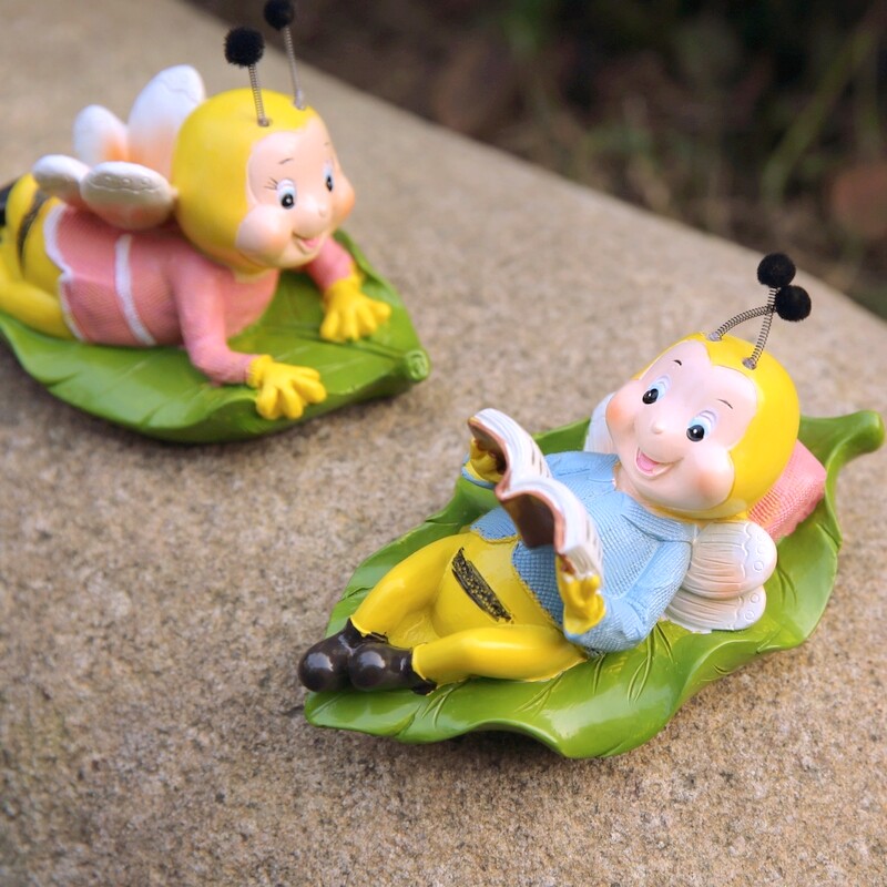 躺在树叶上的小蜜蜂家居装饰摆件摆件