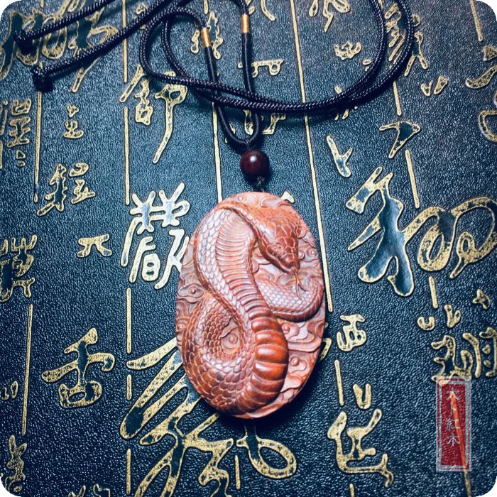 印度小叶紫檀蛇牌红木十二生肖蛇挂坠木头蛇吊坠紫檀牌子挂件