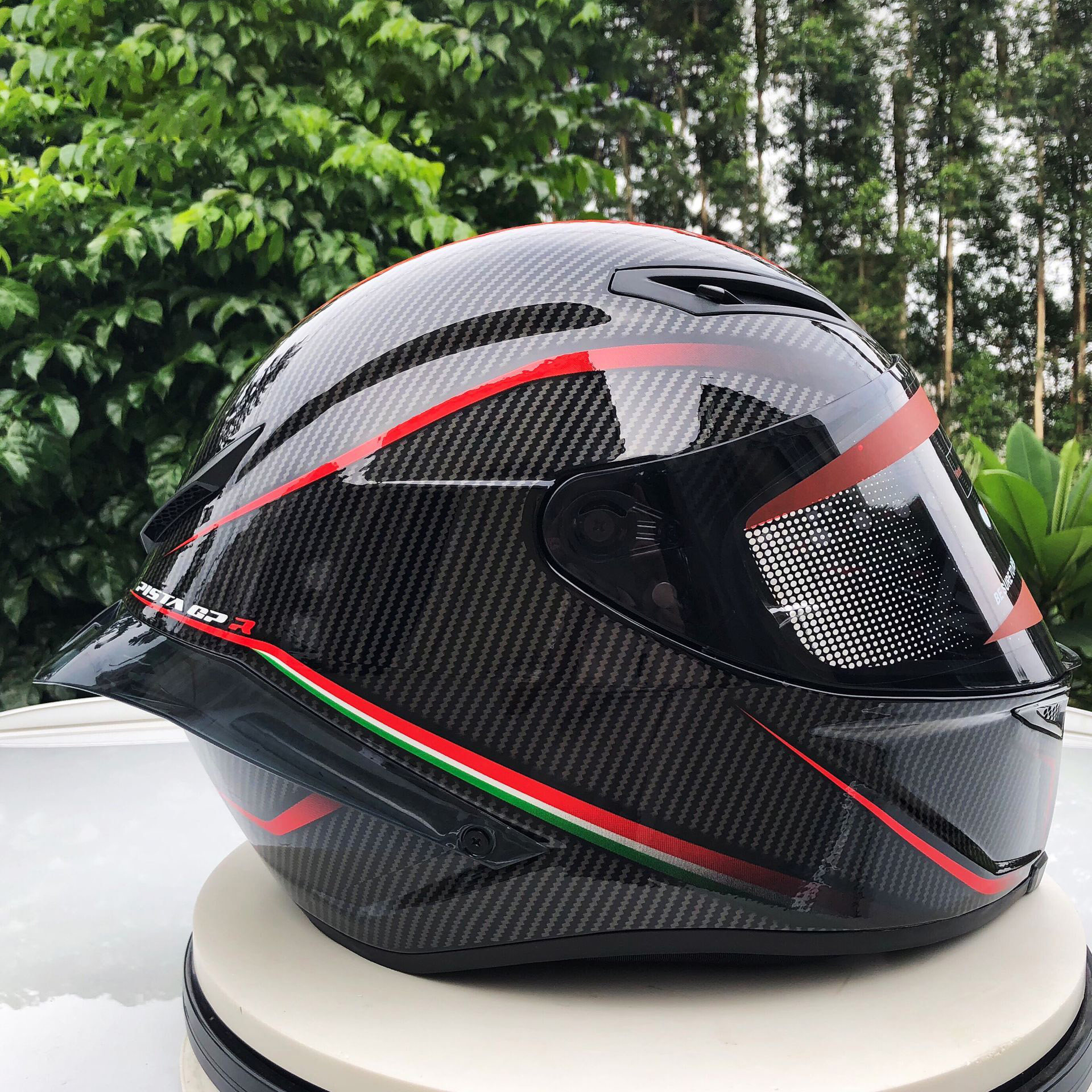 摩托车头盔全盔赛跑机车碳纤四季安全帽男女个性摩托车头盔