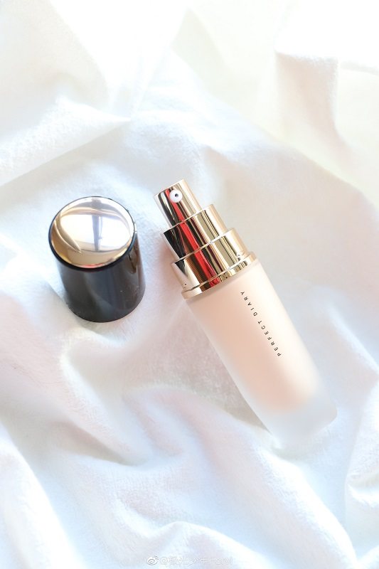 perfectdiary完美日记深水弹水凝精华粉底液干皮保湿持久遮瑕水润