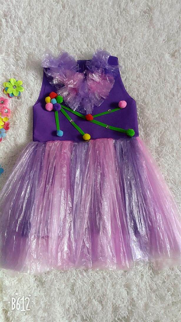 儿童表演塑料材料衣服手工手工制制作塑料袋废物儿童演出服