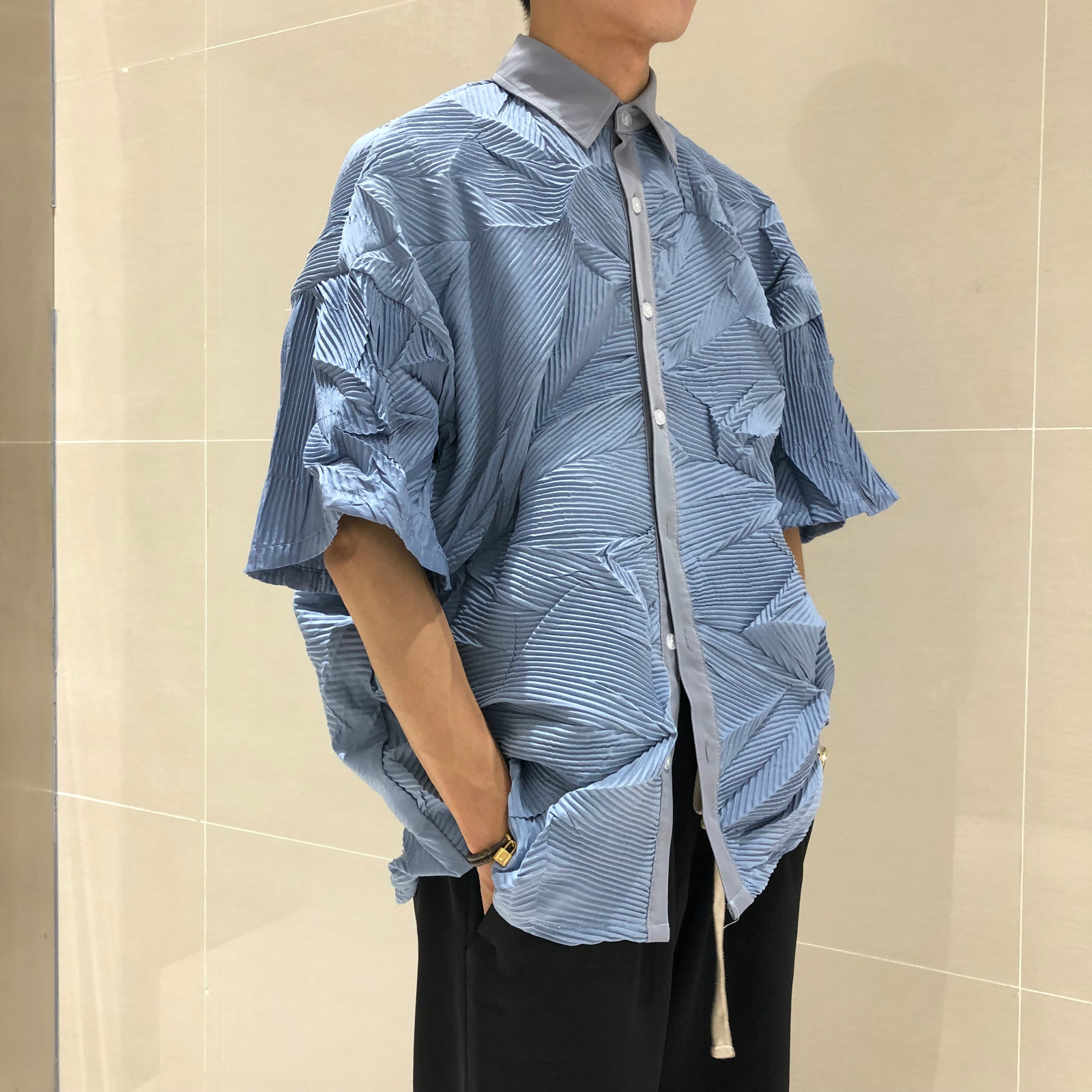 雾霾蓝褶皱肌理面料拼接衬衫短袖三宅风格扇形风格泡泡蓬松阔感