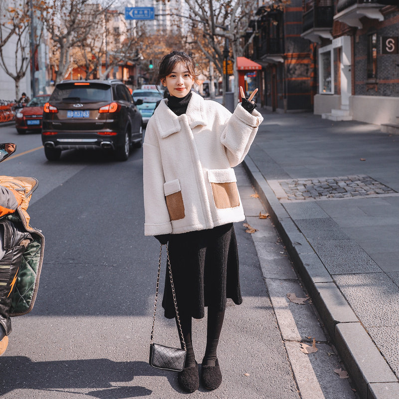 白色羊羔毛短外套女短款冬季2019年新款韩版宽松学生女士流行呢子