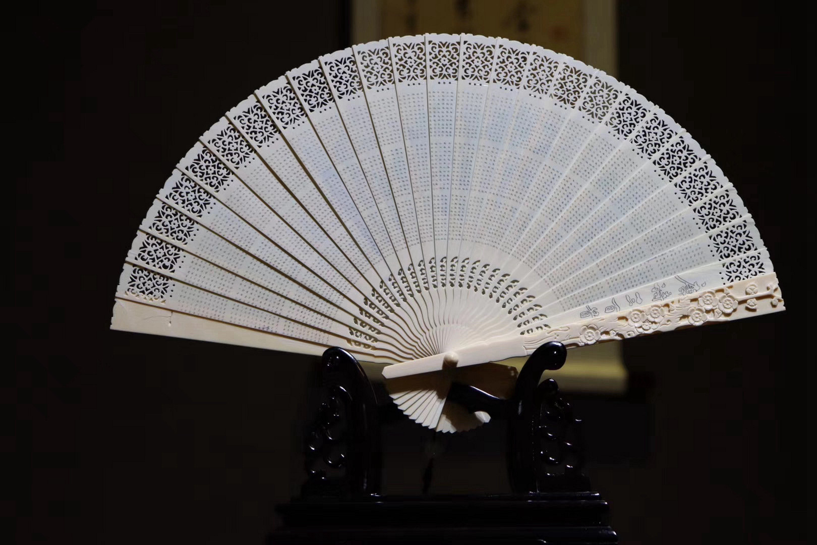 天然雕刻象牙春色苏工猛犸彩绘岭南摆件扇子玉雕