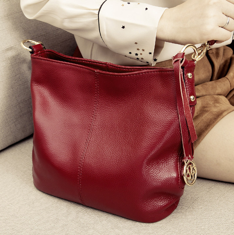 女人包包2019新款时尚真皮手提包女简约百搭软牛皮单肩斜挎水桶包