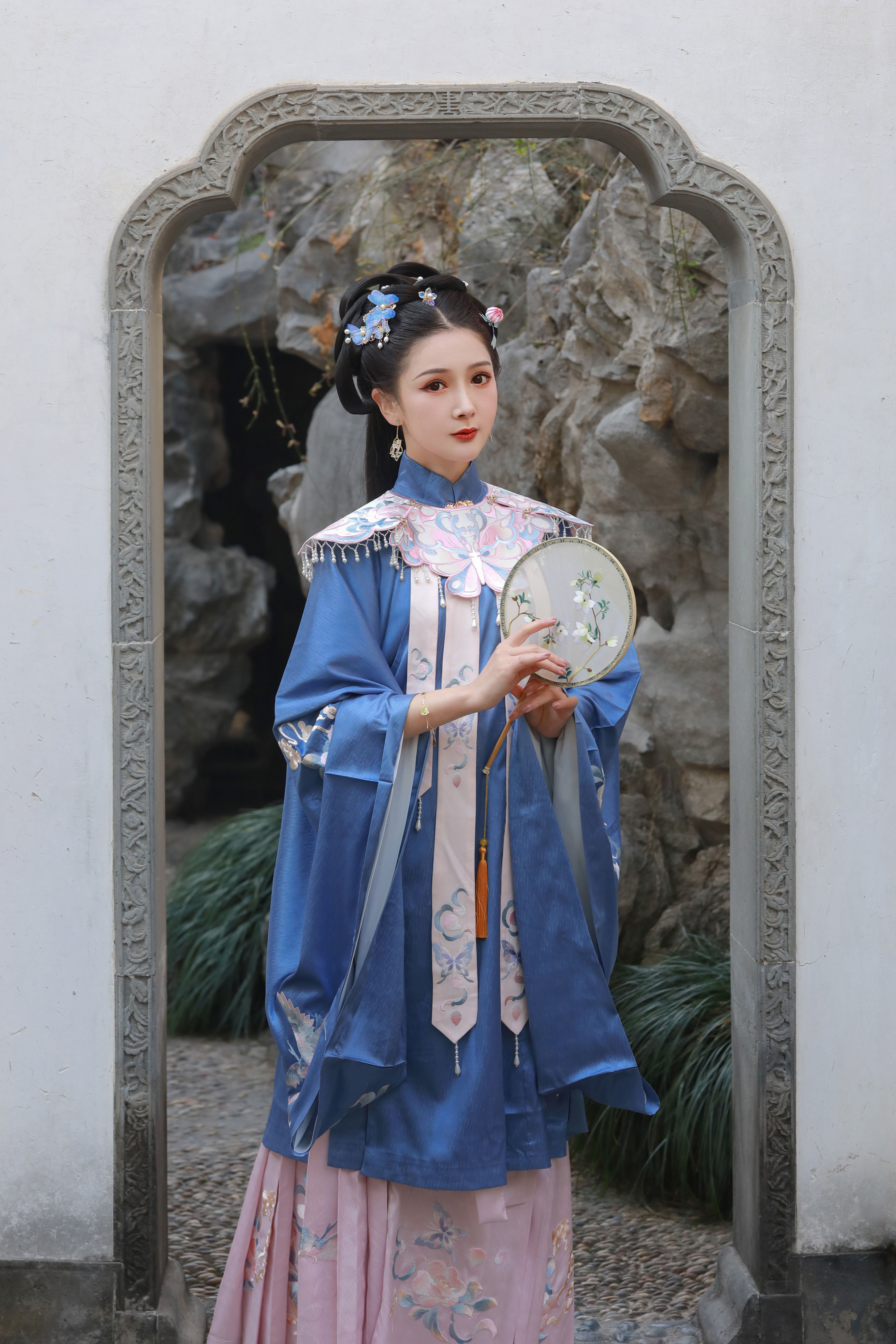 初夏马面长袄立领夏明肩春刺绣笙歌重工化蝶汉服