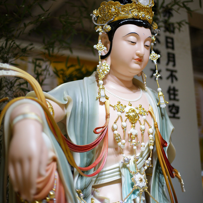 台湾汉白玉石雕水月观音自在观音佛像供奉佛堂家用摆件