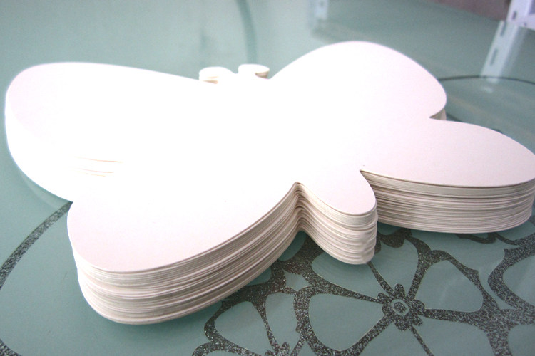 蝴蝶形状卡纸幼儿园手工手工制制作绘画涂鸦彩绘折纸