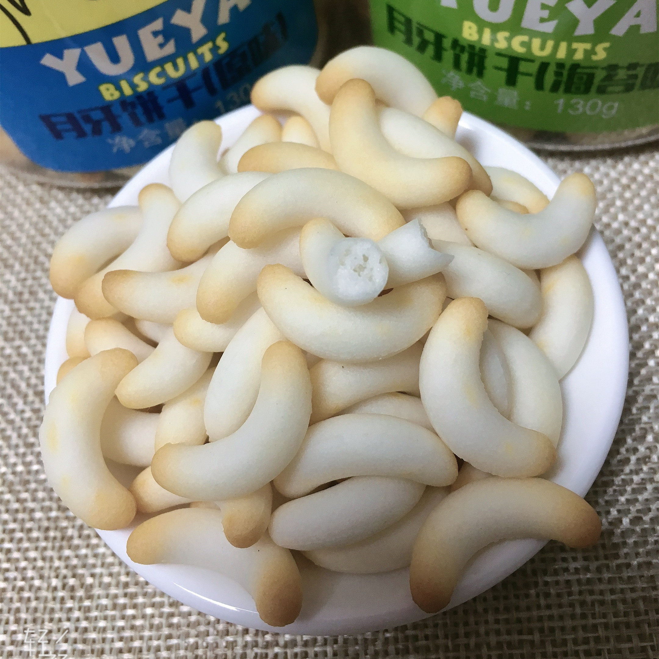 零食河马月牙饼干韧性磨牙办公休闲酥脆儿童韧性饼干