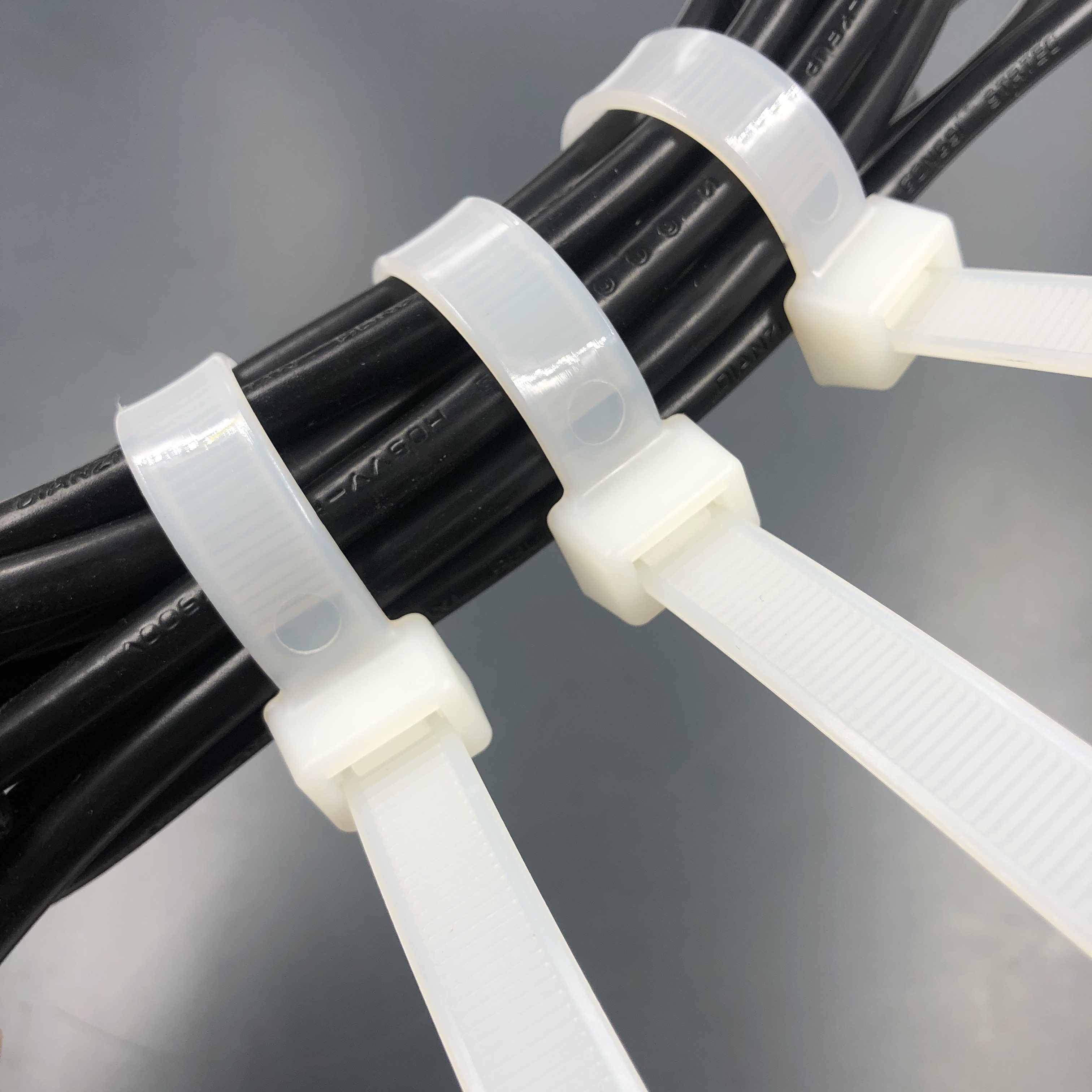 厂家黑白封口捆绑250条35cm直销5x350扎带尼龙束线带